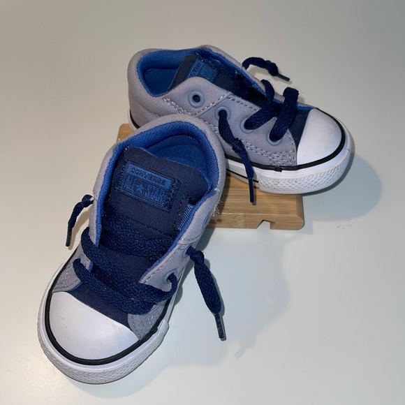 Toddler Converse all star sneaker - Picture 2 of 3